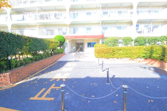 物件外観写真3　(エントランス部分)