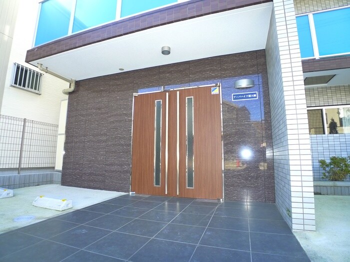物件外観写真2　(エントランス部分)