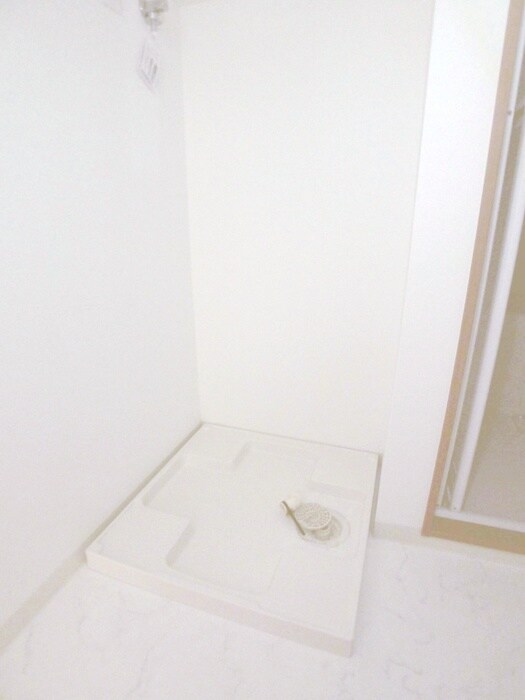 物件内観写真12　(洗濯機置場)