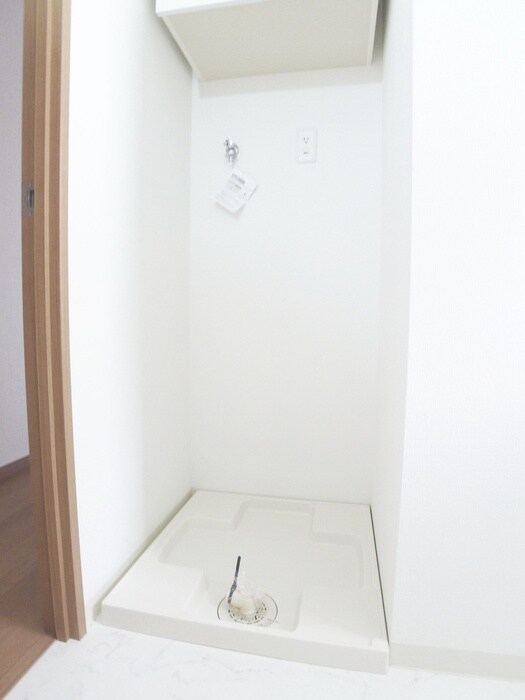 物件内観写真12　(洗濯機置場)