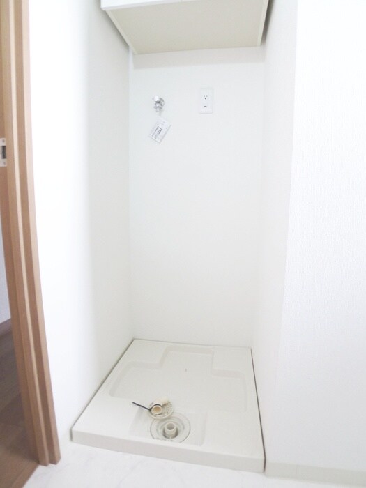 物件内観写真12　(洗濯機置場)