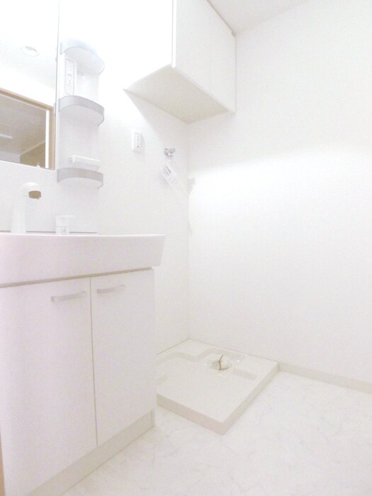 物件内観写真12　(洗濯機置場)