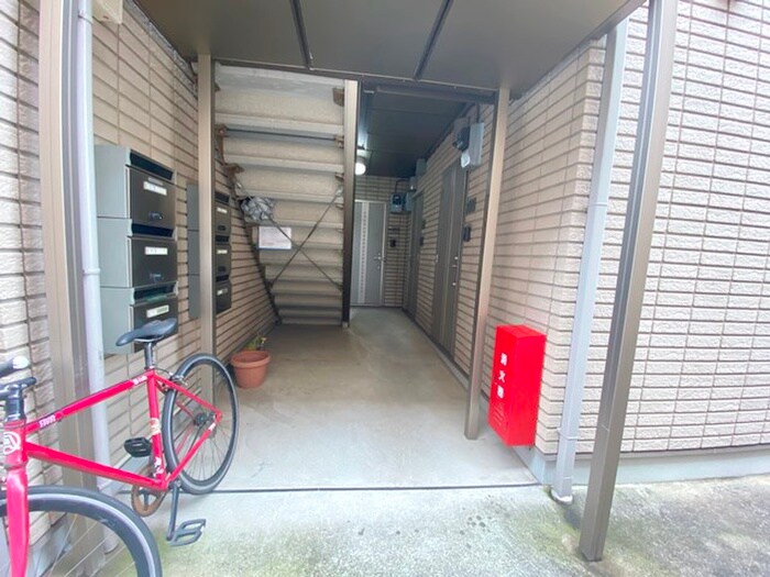 物件外観写真5　(エントランス部分)