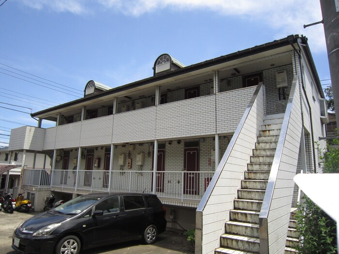 物件外観写真2　(エントランス部分)