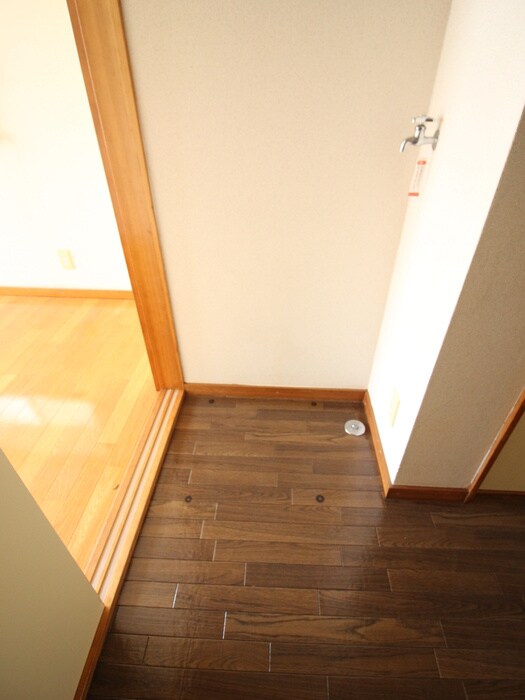 物件内観写真12　(洗濯機置場)