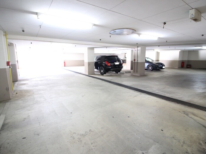 物件外観写真4　(駐車場)