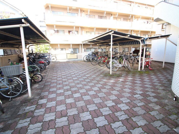 物件外観写真5　(駐輪場)