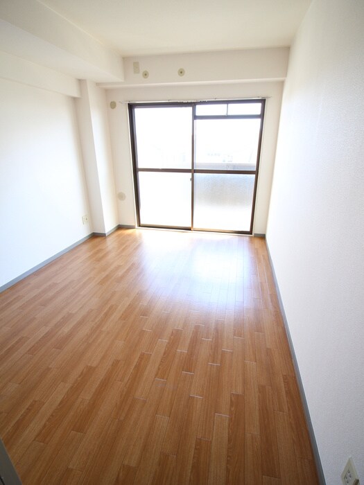 物件内観写真13　(室内からの展望)