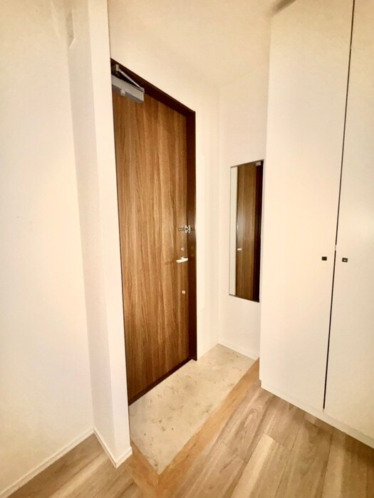 物件内観写真16　(玄関)