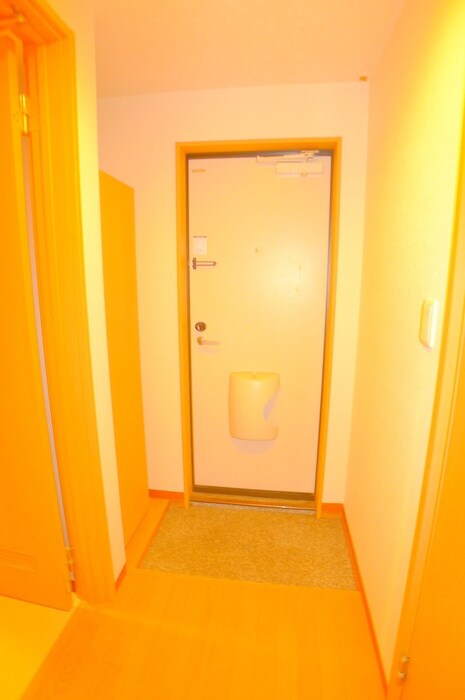 物件内観写真16　(玄関)