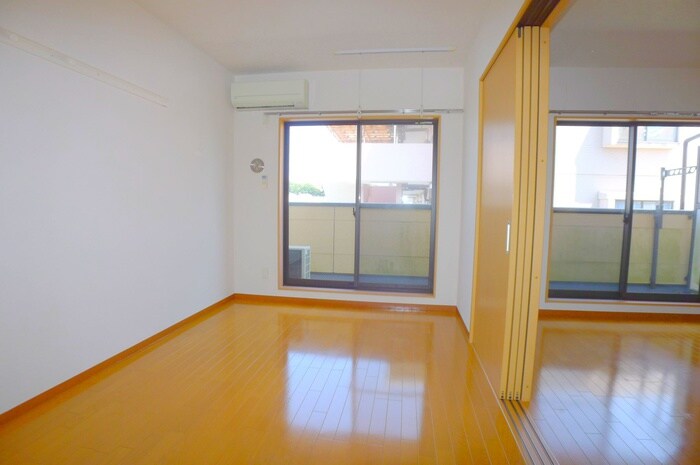 物件内観写真19　(室内からの展望)