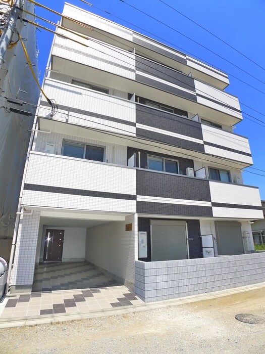 物件外観写真2　(エントランス部分)