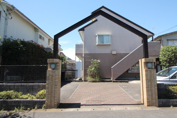 物件外観写真2　(エントランス部分)