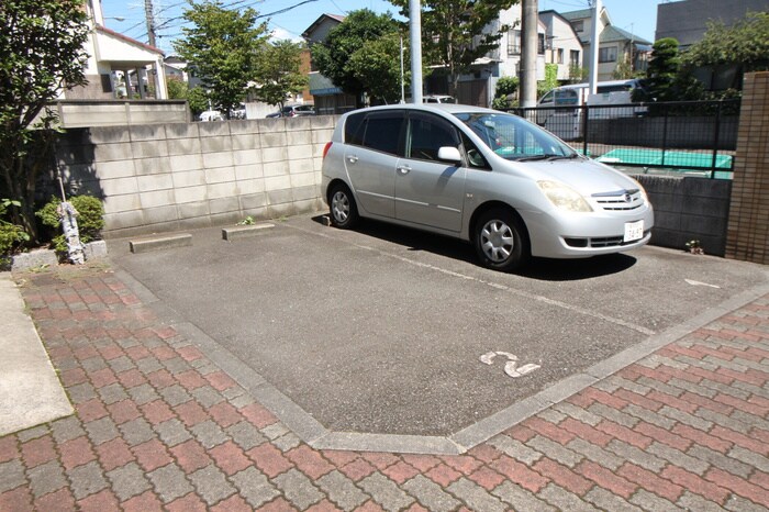 物件外観写真3　(駐車場)