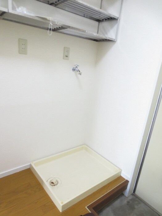 物件内観写真14　(洗濯機置場)