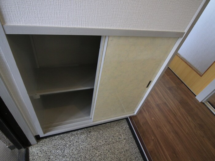 物件内観写真5　(靴箱)