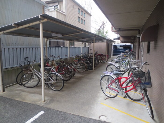 物件外観写真4　(駐輪場)