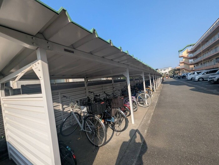 物件外観写真4　(駐輪場)