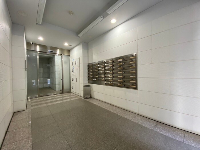 物件外観写真5　(エントランス部分)