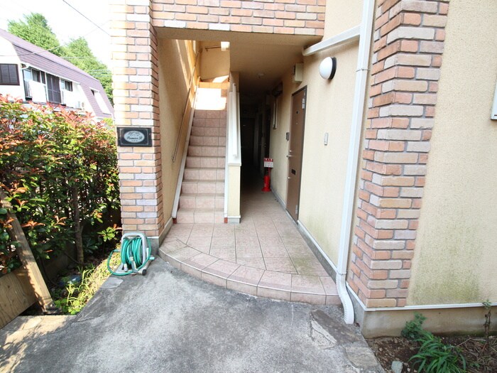 物件外観写真5　(エントランス部分)