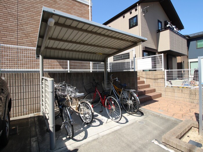 物件外観写真3　(駐輪場)