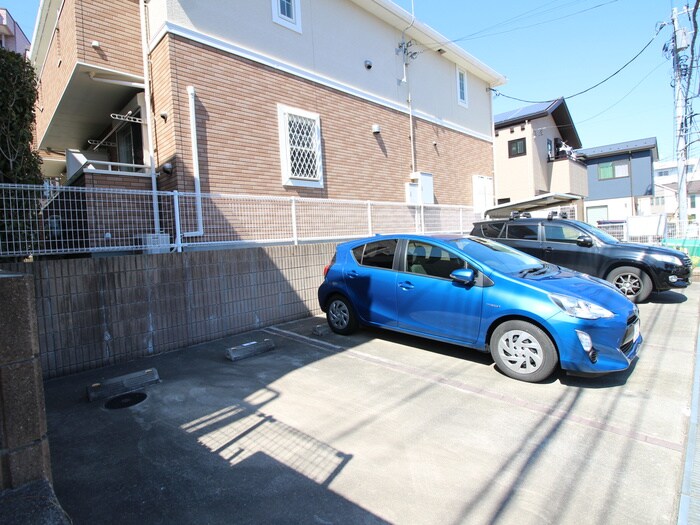 物件外観写真4　(駐車場)