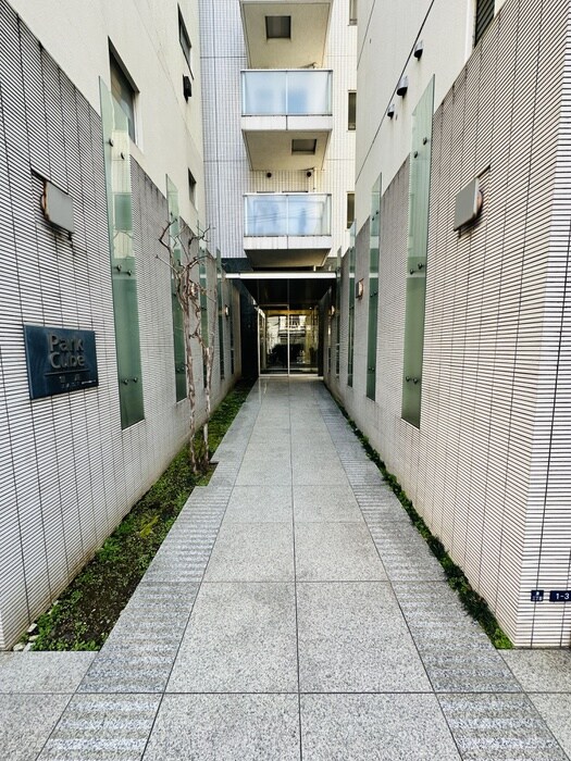 物件外観写真2　(エントランス部分)