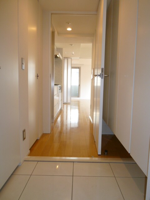 物件内観写真16　(玄関)