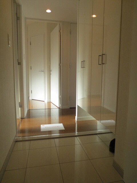 物件内観写真11　(玄関)