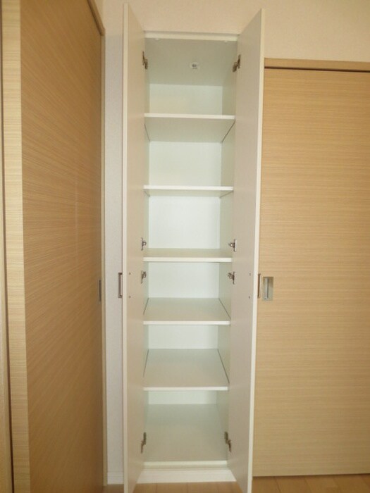 物件内観写真12　(収納)