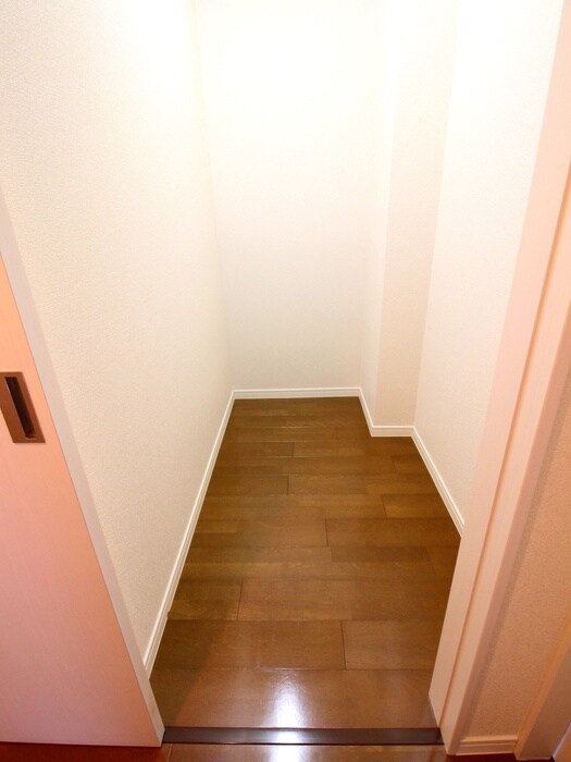 物件内観写真12　(収納)