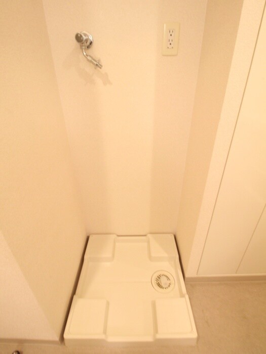 物件内観写真13　(洗濯機置場)