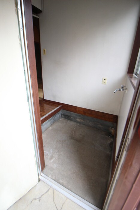 物件内観写真16　(玄関)