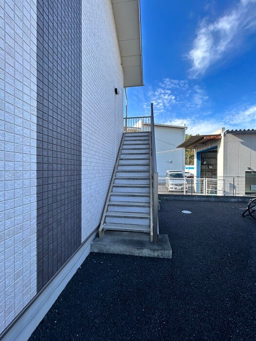 物件外観写真2　(エントランス部分)