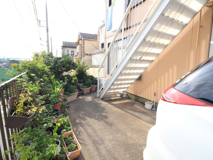 物件外観写真6　(エントランス部分)