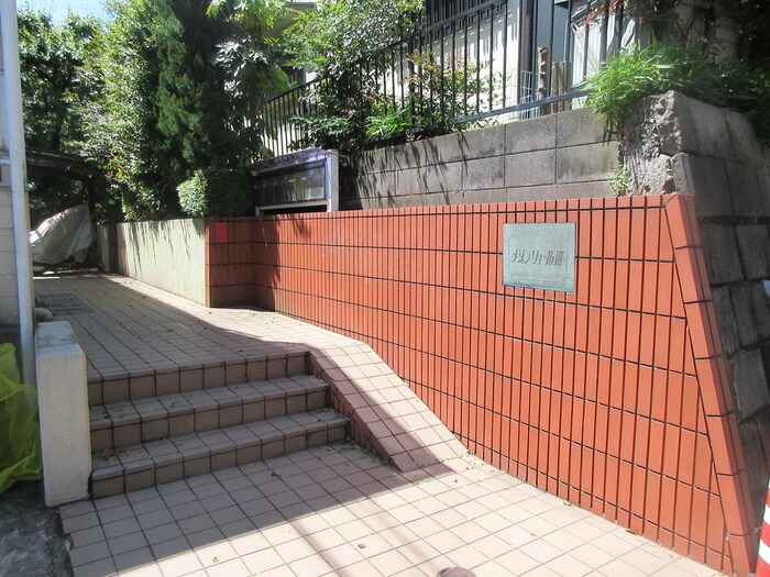 物件外観写真4　(エントランス部分)