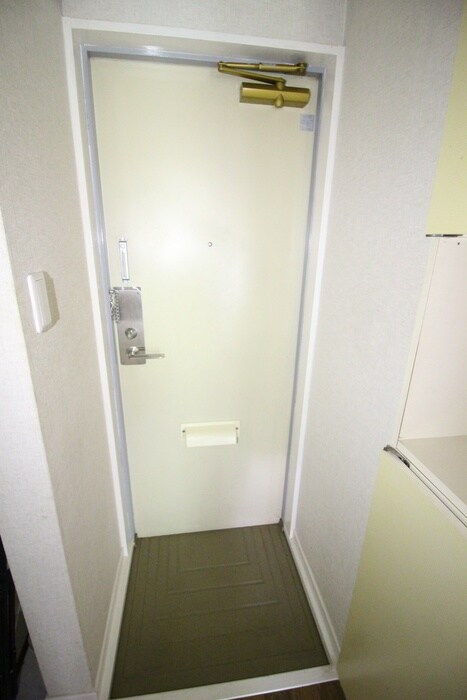 物件内観写真17　(玄関)