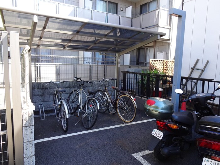 物件外観写真2　(駐輪場)