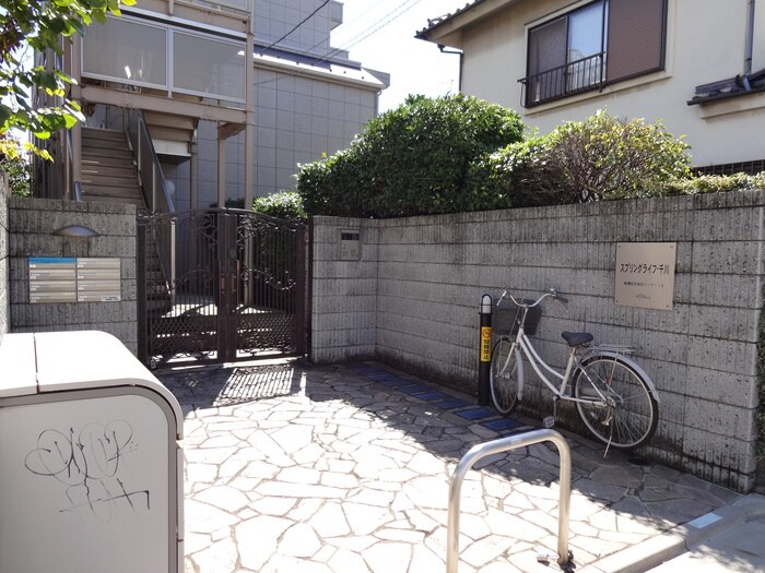 物件外観写真3　(エントランス部分)