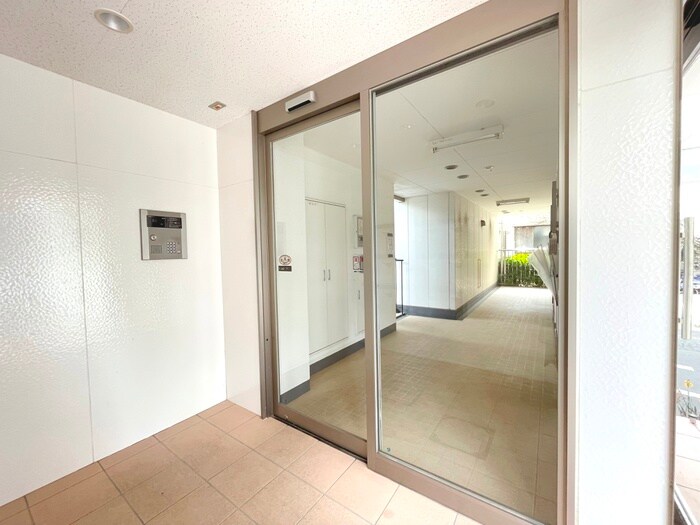 物件外観写真3　(エントランス部分)