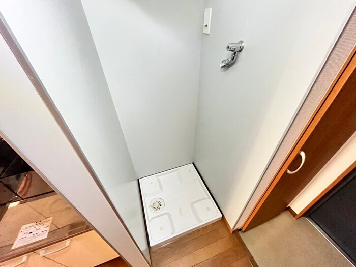 物件内観写真17　(洗濯機置場)