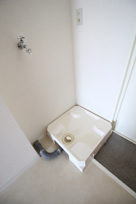 物件内観写真8　(洗濯機置場)