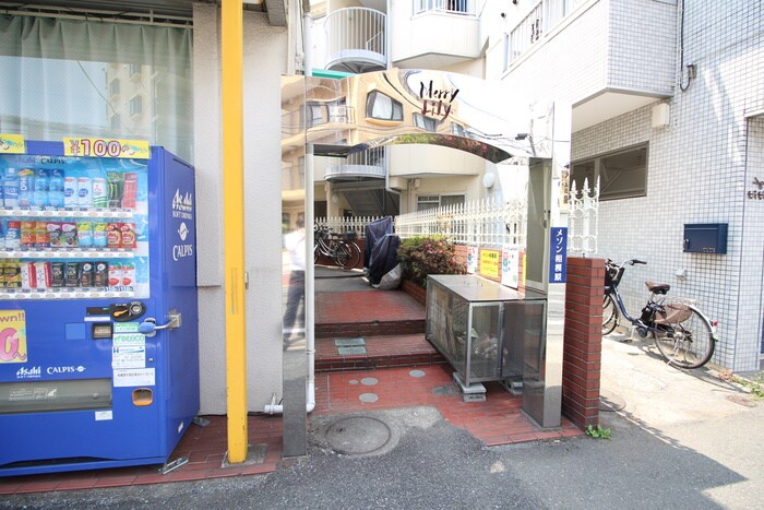 物件外観写真3　(エントランス部分)