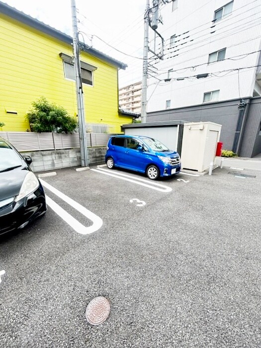 物件外観写真3　(駐車場)
