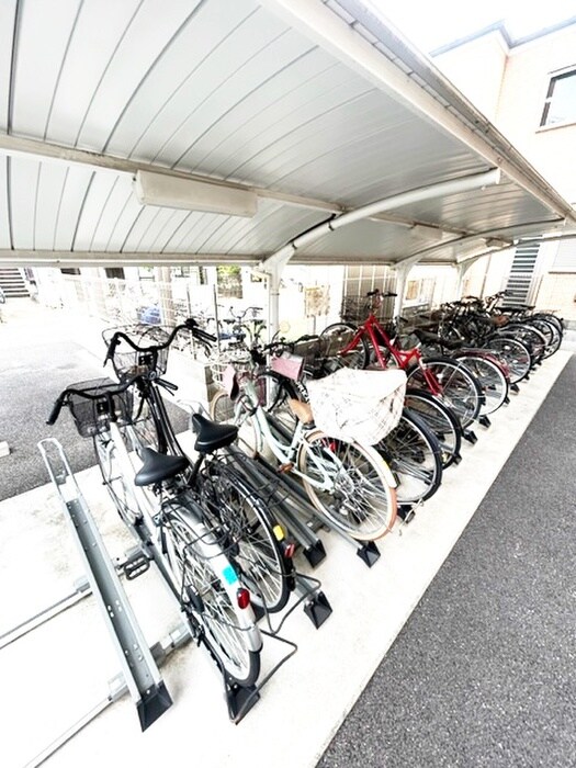 物件外観写真6　(駐輪場)