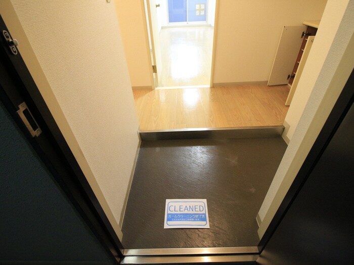 物件内観写真6　(玄関)