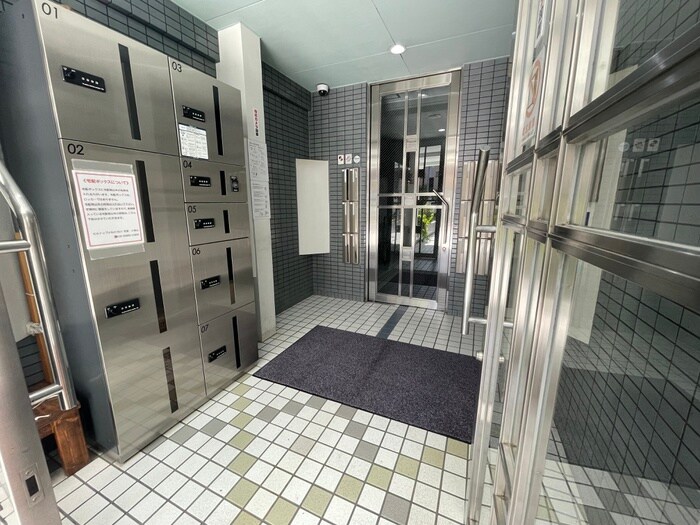 物件外観写真4　(エントランス部分)