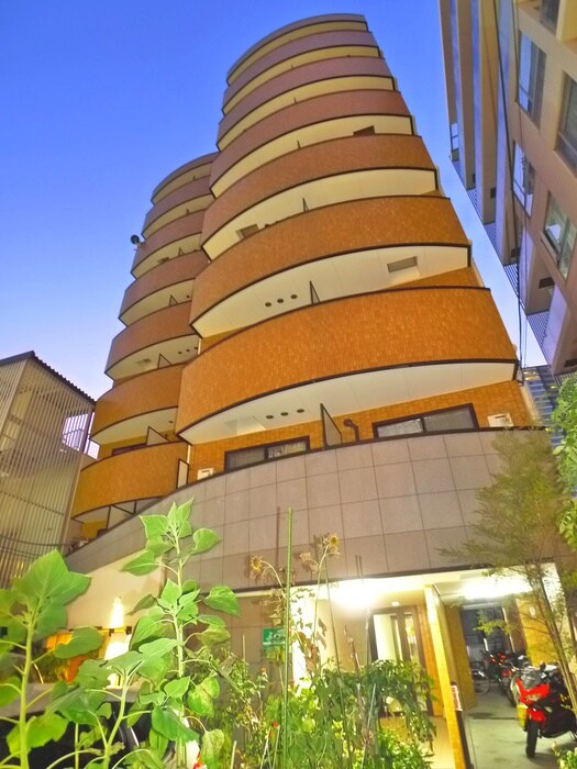 物件外観写真1　(エントランス部分)