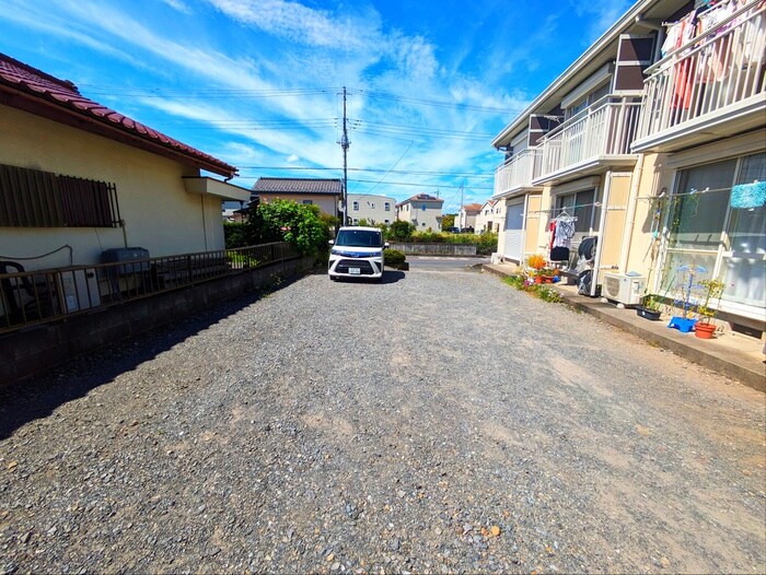 物件外観写真3　(駐車場)