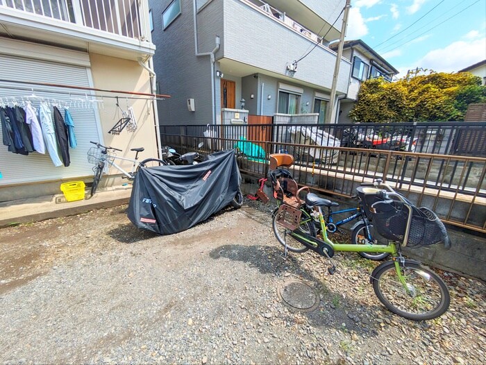 物件外観写真4　(駐輪場)